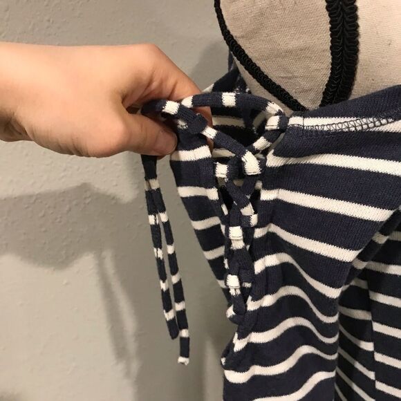 Striped cold shoulder long sleeve dress - Picture 4 of 12